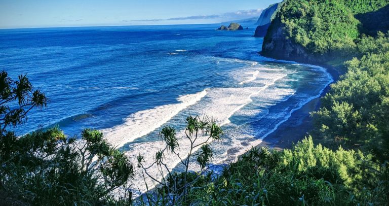 a breathtaking natural wonder of Pololū Valley located on the northern tip of the Big Island of Hawaii